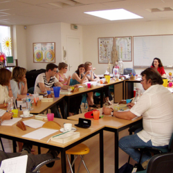 Marie-France Pierre, sentir et ressentir, aromathérapie, huiles essentielles, cours d’aromathérapie, formation aromathérapie, développement personnel, formation méridiens, Janine Fontaine, formation chakras, formation dien chan, coaching Liège, rem, articularix, éclat de rose, formation aromathérapie.