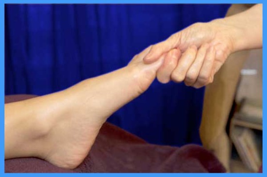 Massage d'un pied