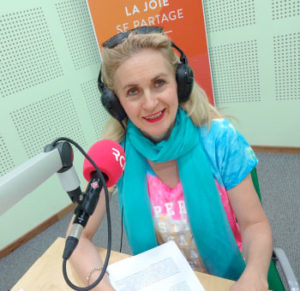Marie-France Pierre blonde à l'antenne radio, actrice de sa vie