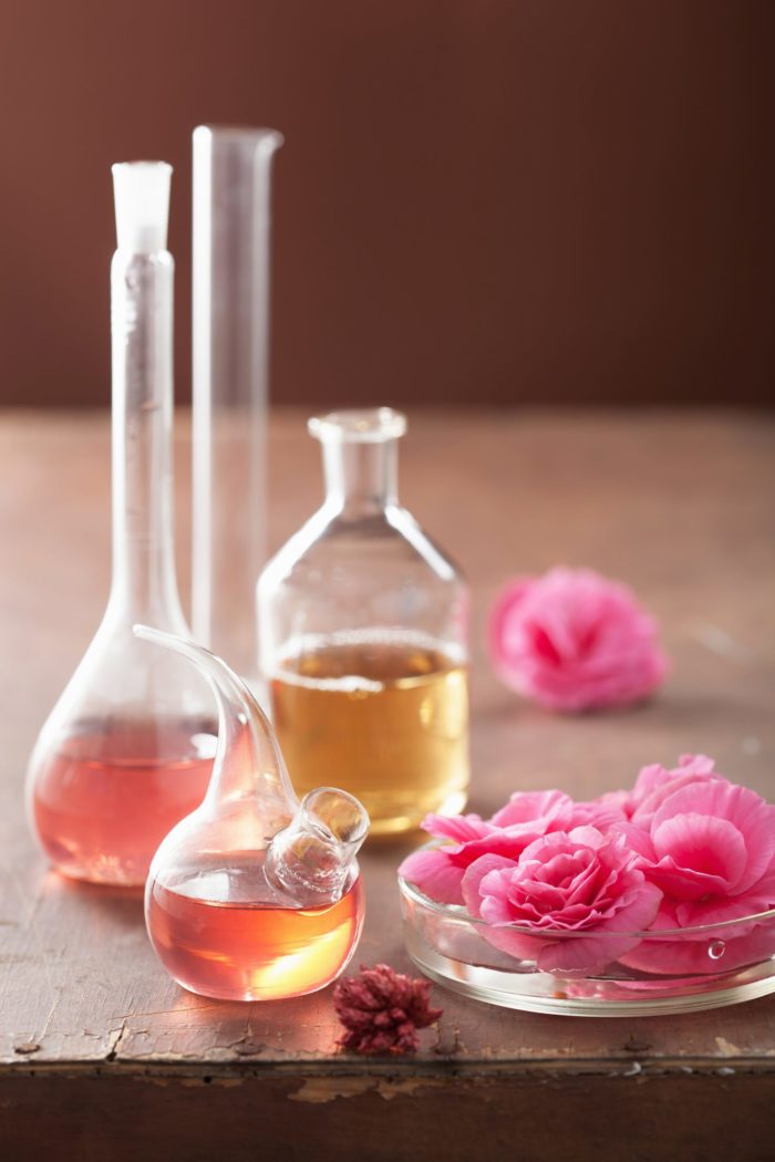 flacons d'huiles essentielles aromathérapie